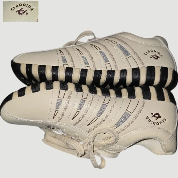 Source Unknown Cream Athletic Shoes - Picture 5 of 9